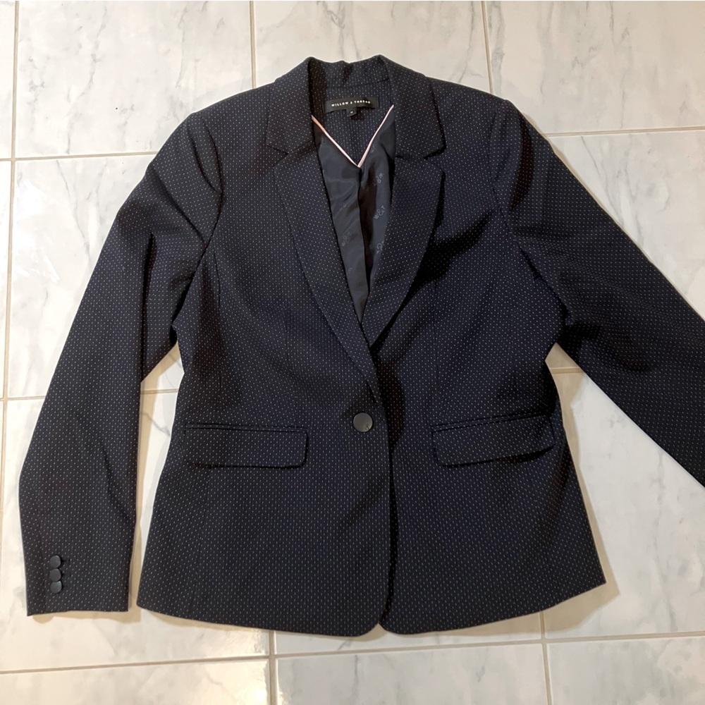 Willow & thread Elegant dark blue Blazer. Small polka dots. Button up.  EUC!